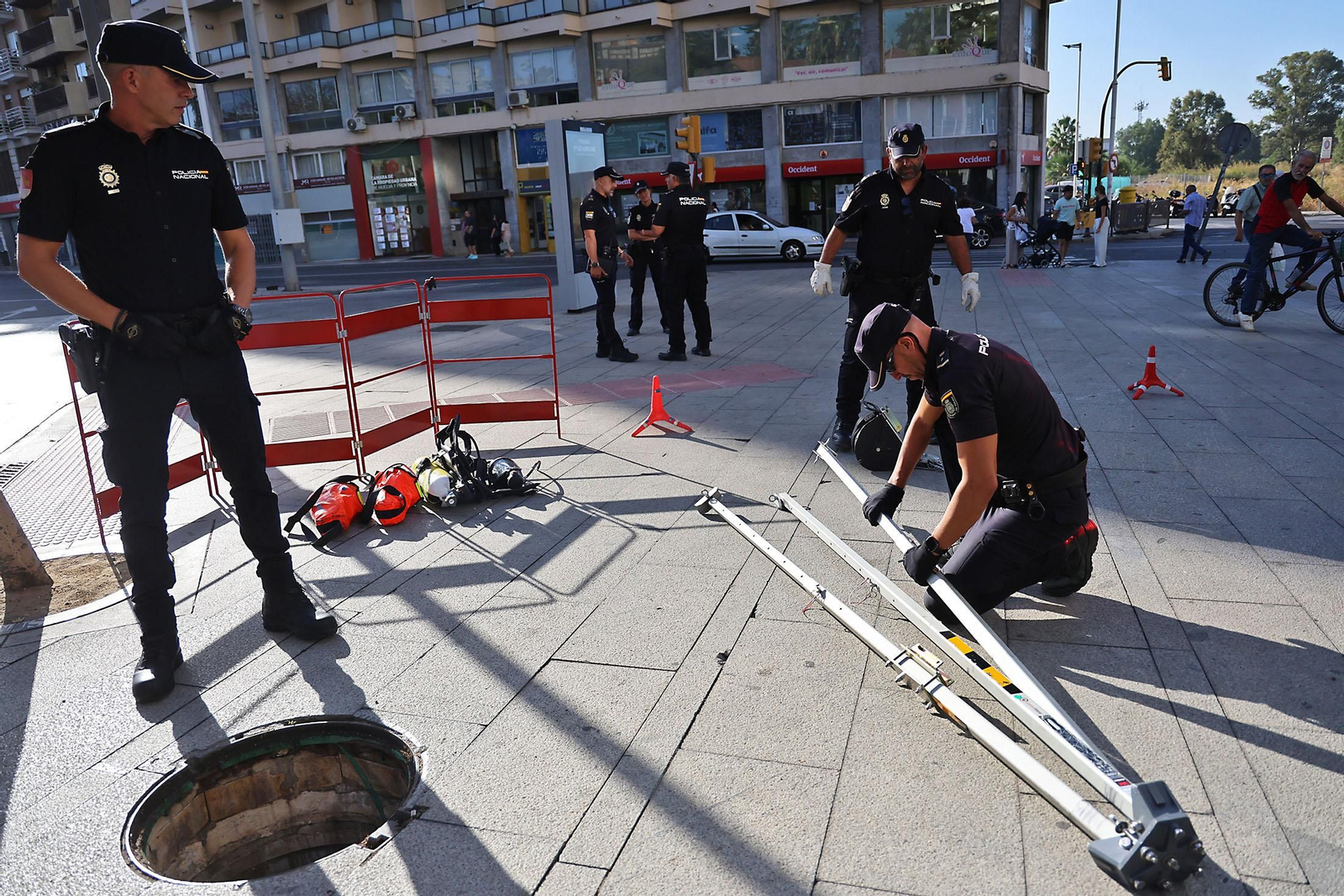 Así trabaja la Unidad de Subsuelo de la Policía para garantizar la seguridad en Huelva durante la Magna