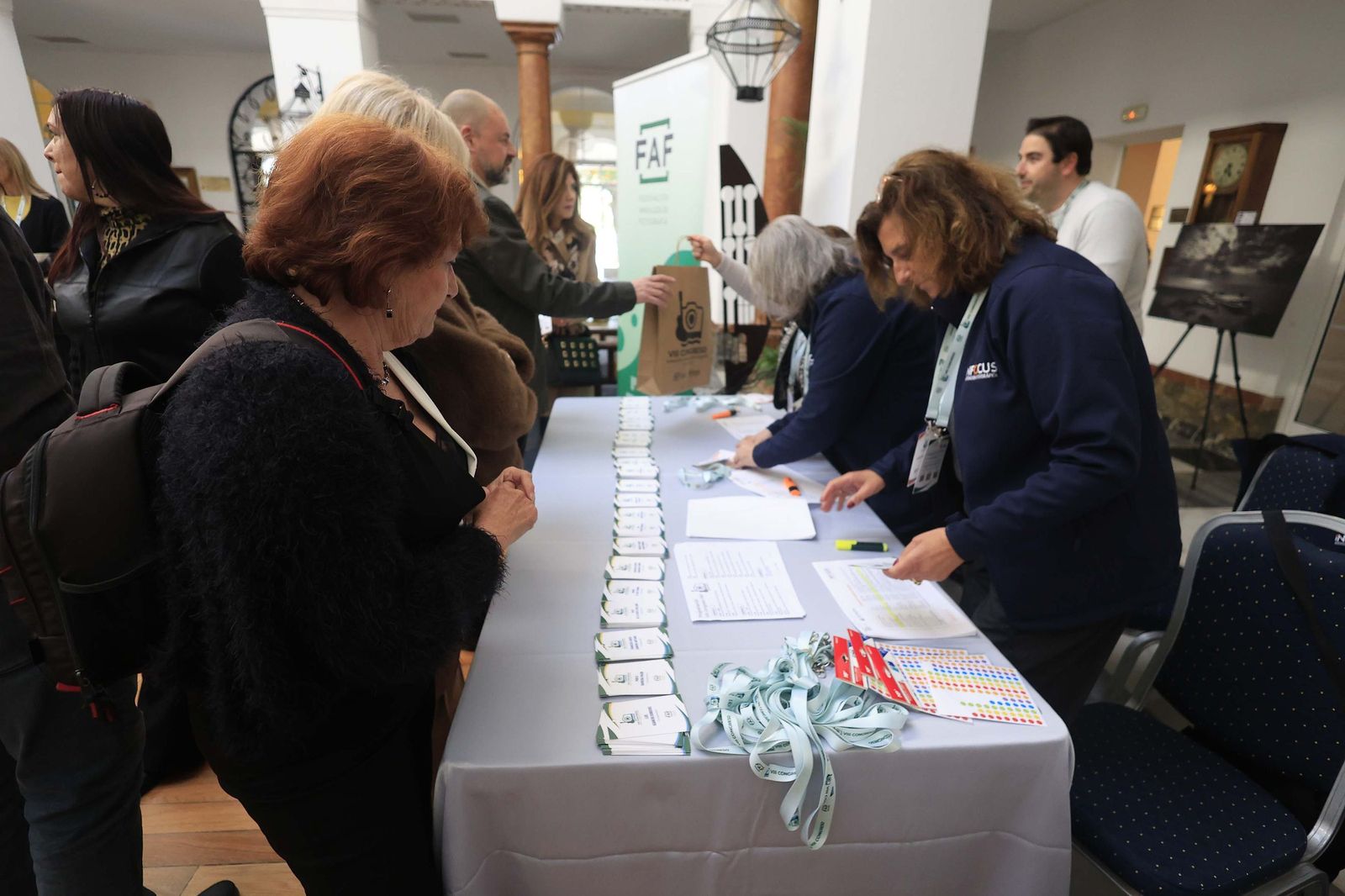Fotos de las exposiciones "Testimonio de guerra" y "I Concurso Internacional de Fotografía Iulia Traducta" en el Congreso Andaluz de Fotografía en Algeciras