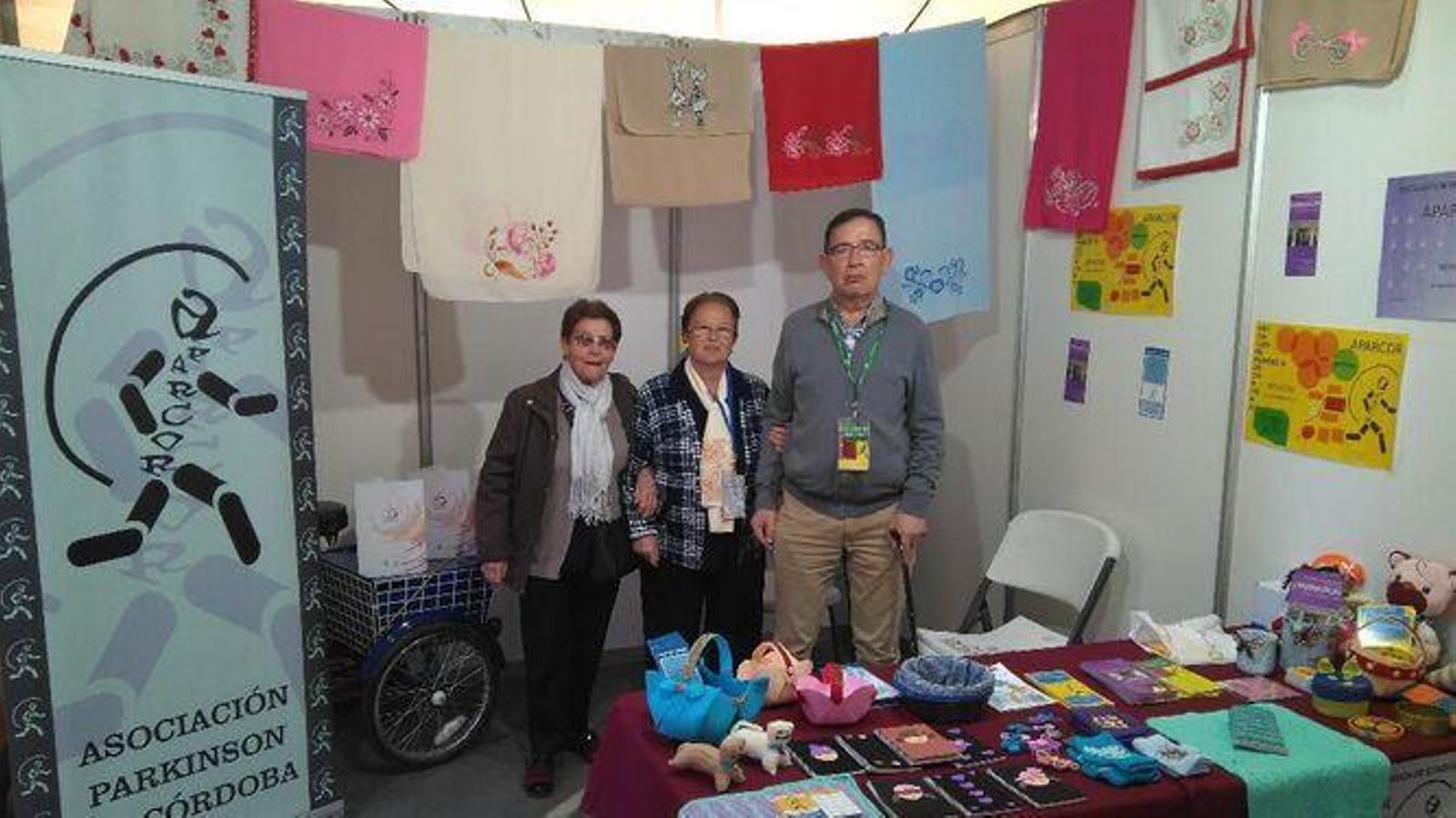 Representantes de Aparcor, durante una de sus actividades.