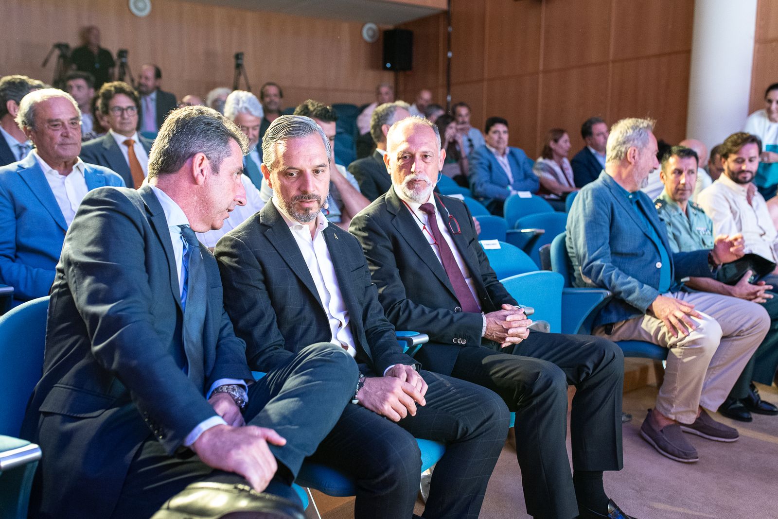 Imágenes de la presentación de la memoria de Aiqbe