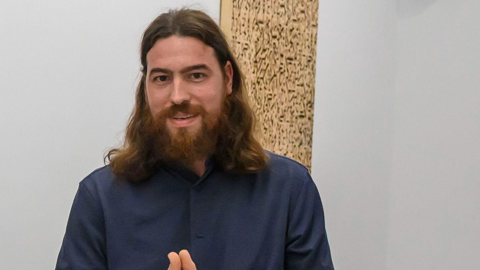 Cachito Vallés fusiona lo material y lo espiritual en la Cartuja a través de 32 obras