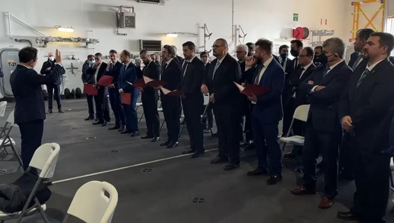 El coro de Julio Pardo interpreta la letra de la marcha 'Pureza marinera'
