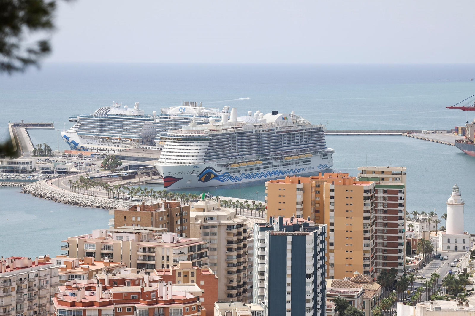 Aluvión de cruceristas en Málaga: 11.566 en un mismo día a bordo de dos buques