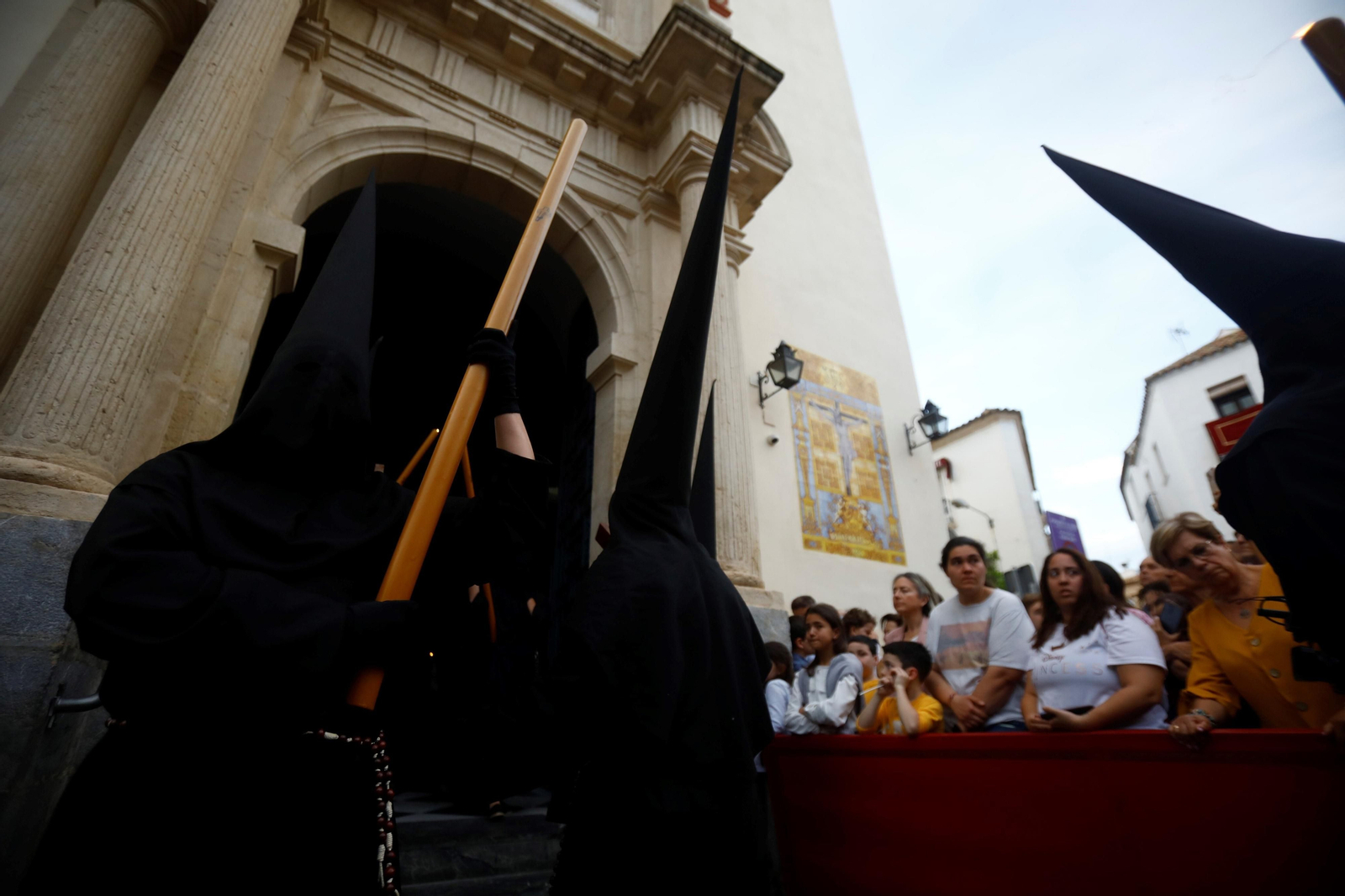 Lunes Santo en Córdoba: la procesión del Vía Crucis, en imágenes