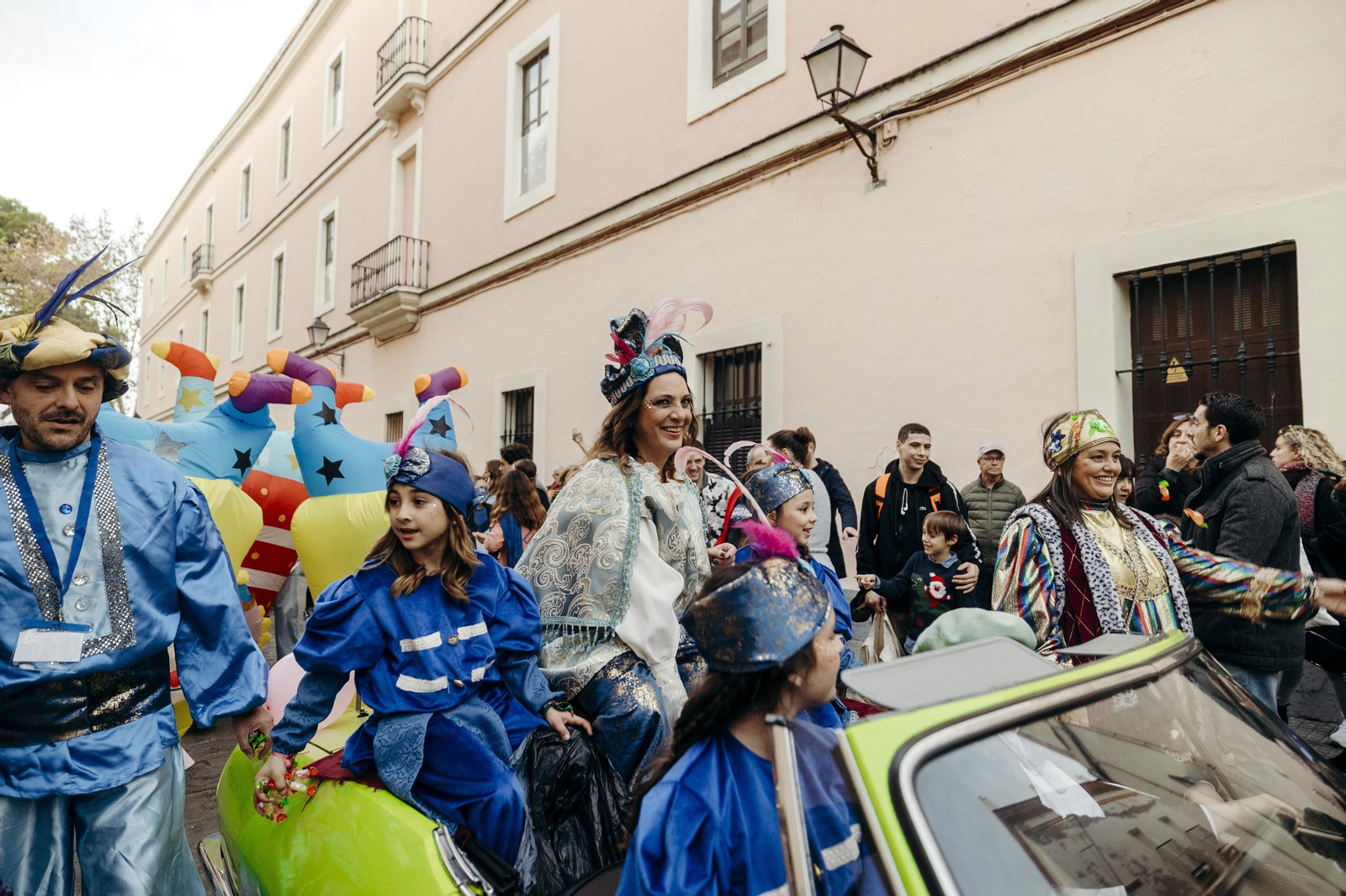 Imágenes de la cabalgata de Reyes del barrio del Mentidero