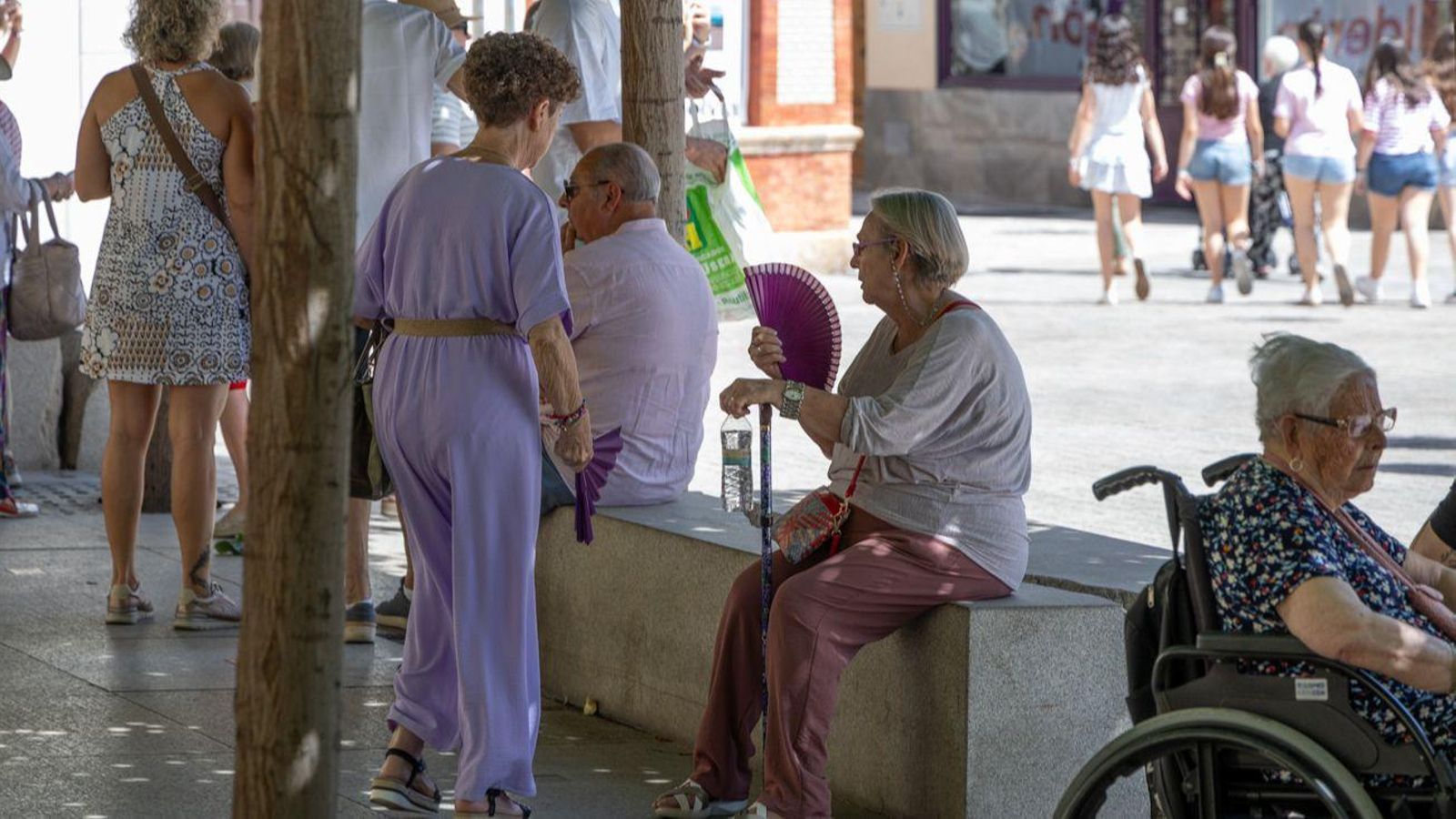 Días de calor en la plaza de Santa María.