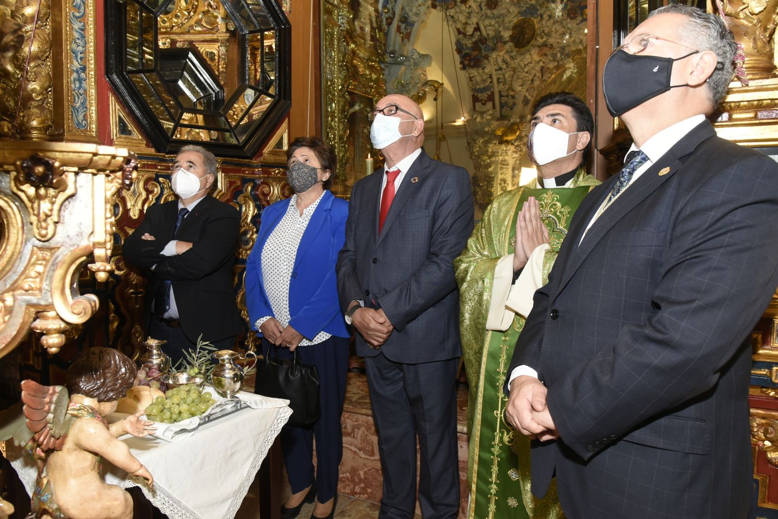 Un momento de la ofrenda de frutos a la Virgen de Araceli en Lucena.