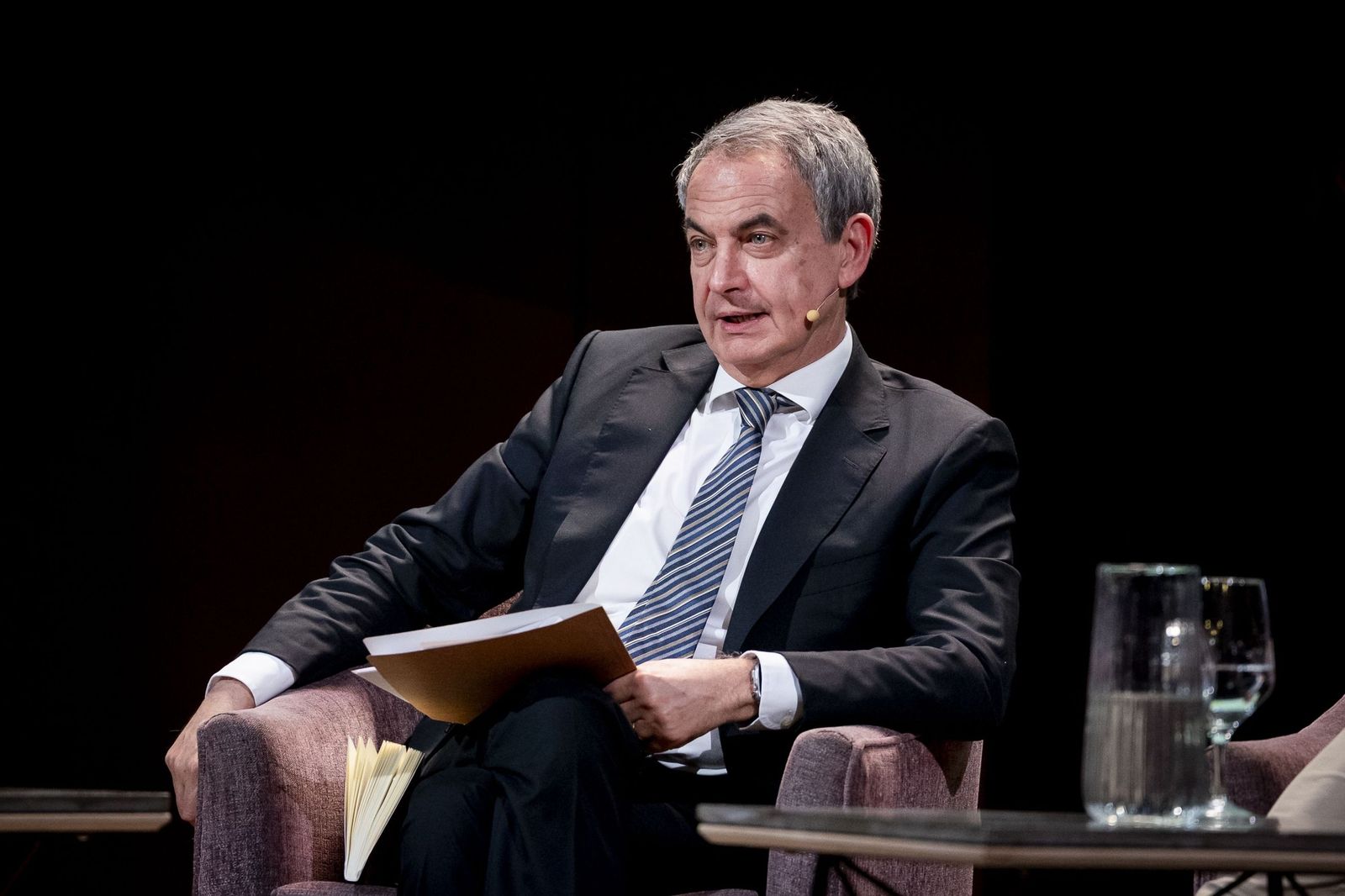 El ex presidente del Gobierno José Luis Rodríguez Zapatero se reunirá en Caracas con Delcy Rodríguez.