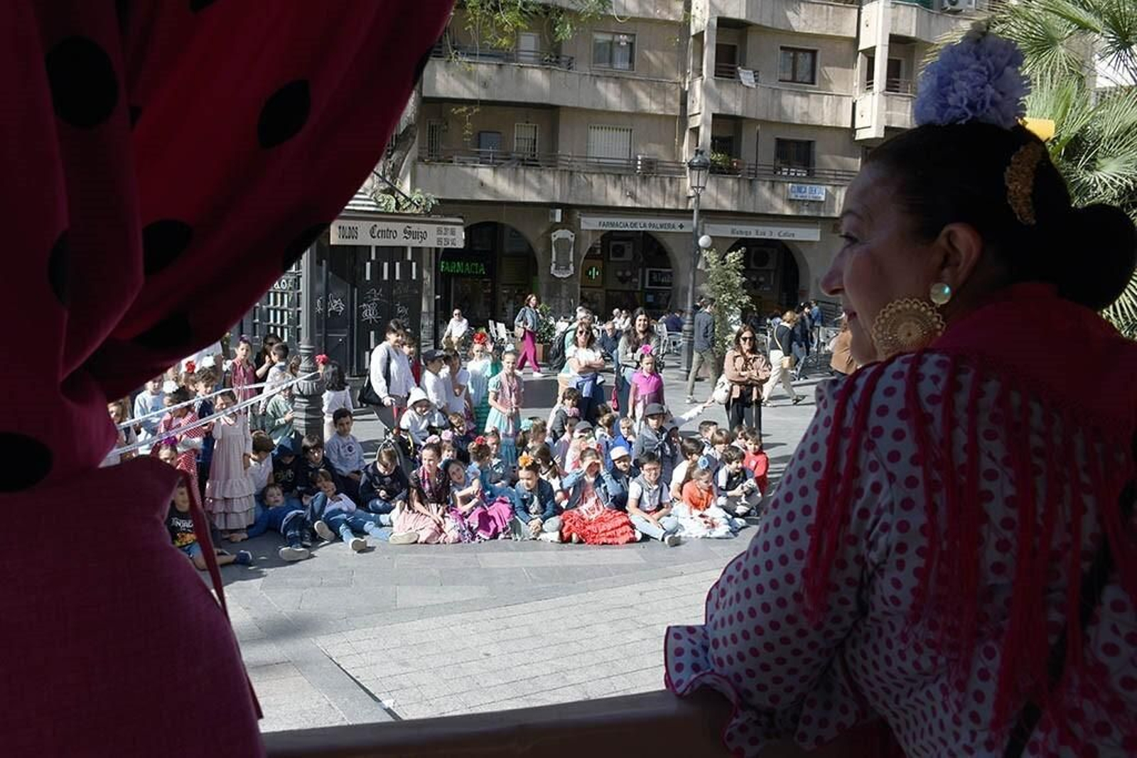 Imágenes de los peregrinos de la Hermandad de Emigrantes en su salida por las calles de Huelva