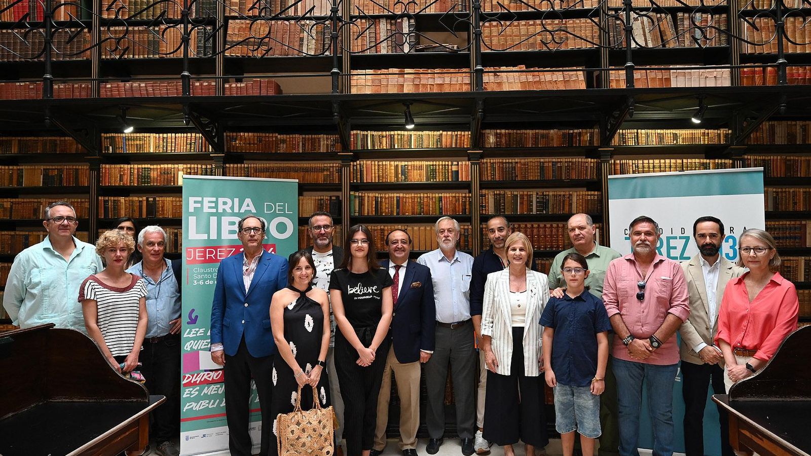Imagen de organizadores y colaboradores de la Feria del Libro de Jerez.