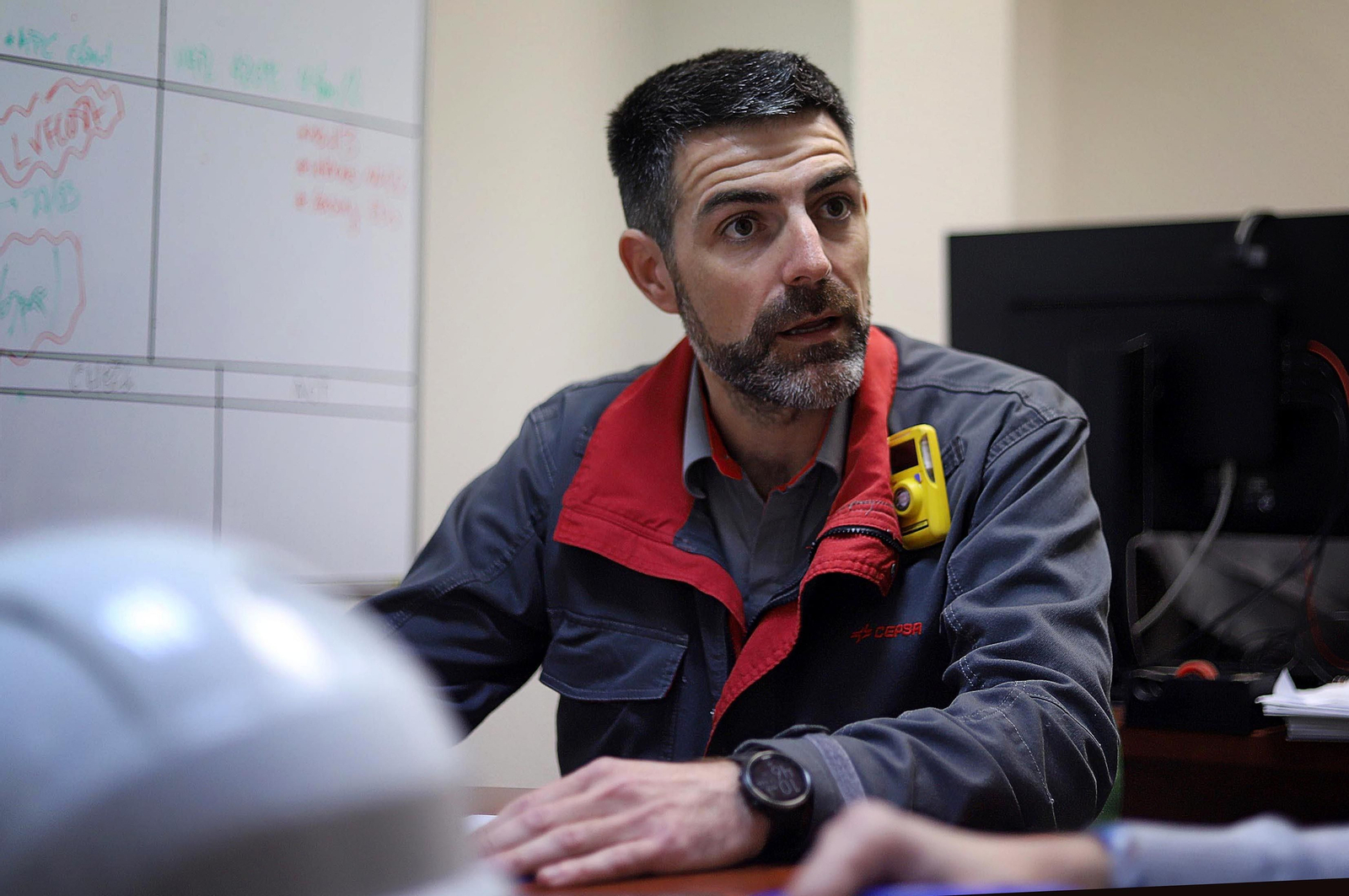 Cepsa fabrica combustible sostenible en el polo energético de La Rábida (Huelva) a partir de huesos de aceituna y otros residuos vegetales, en imágenes