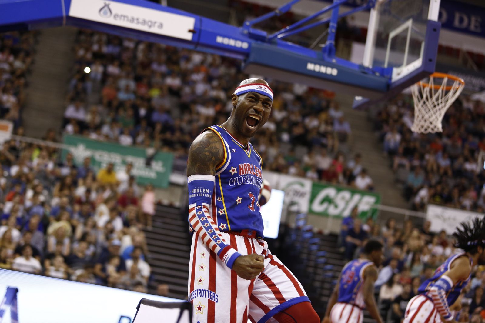 Imagen de una visita de los Harlem Globetrotters a Granada.