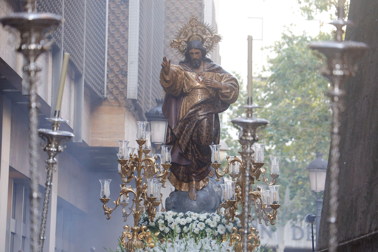 La procesión del Sagrado Corazón de Jesús por las calles de Córdoba, en imágenes La procesión del Sagrado Corazón de Jesús por las calles de Córdoba, en imágenes