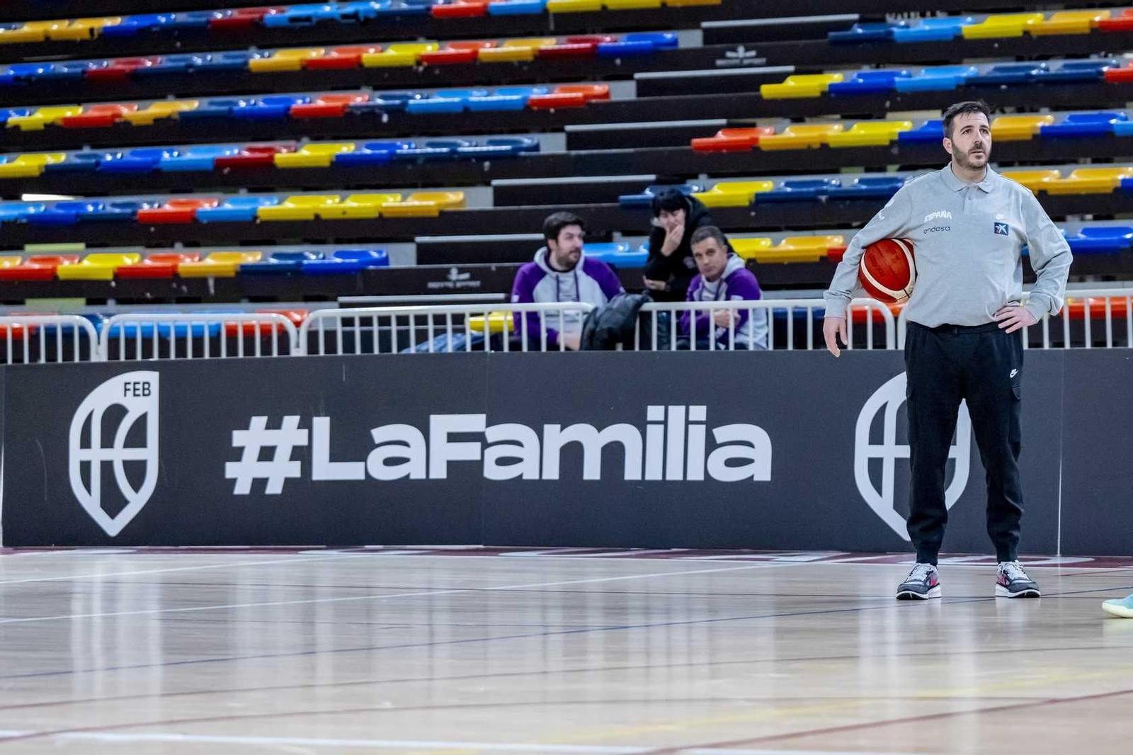 Alberto Díaz, Francis Alonso y Paco Aurioles, en la primera España de Chus Mateo