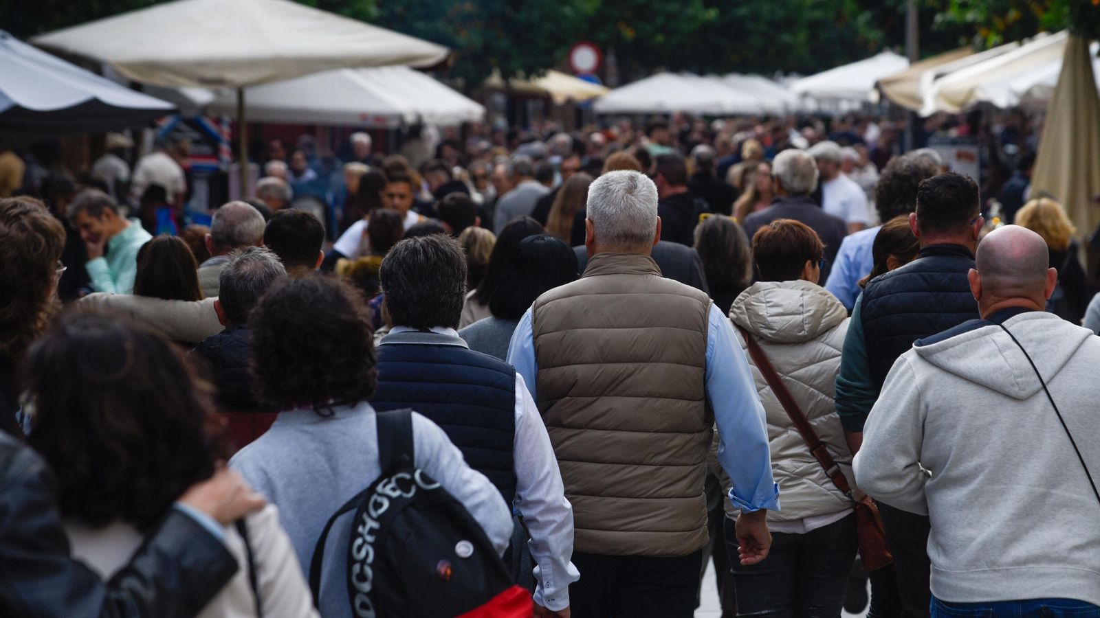 Las calles llenas de público durante el puente festivo.