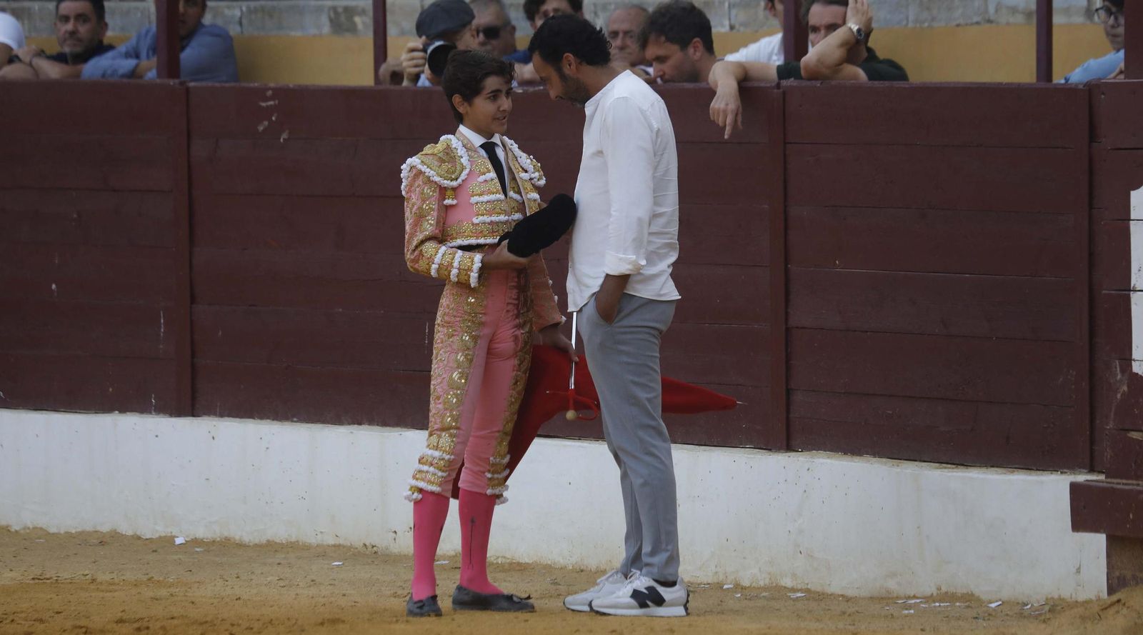 Fotos del triunfo de Manuel Roman y Javier Zulueta con la buena novillada de Núñez de Tarifa que abrió la Feria de La Línea