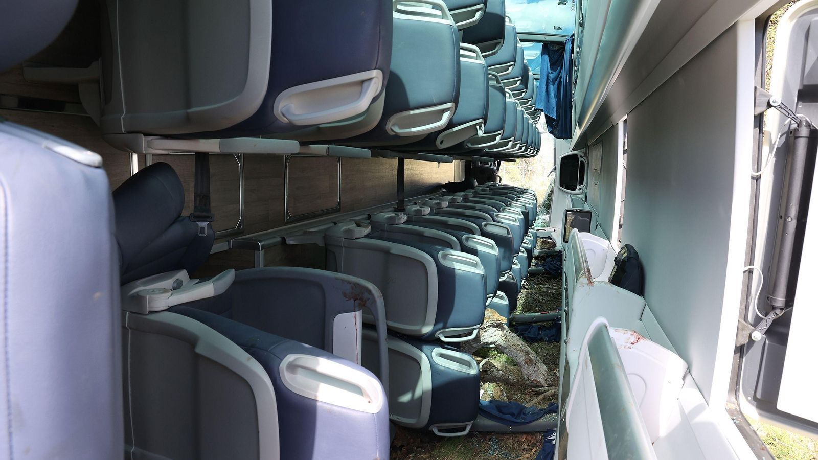 Estado en el que quedó el autobús del Imserso accidentado