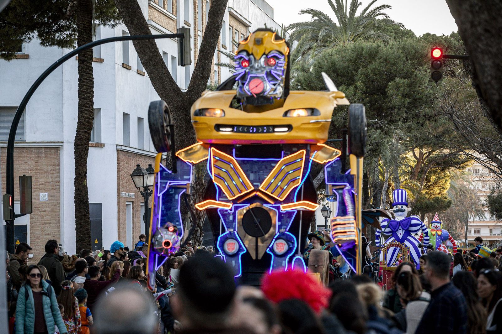 Las mejores imágenes de la Cabalgata del Humor del Carnaval de Cádiz 2026