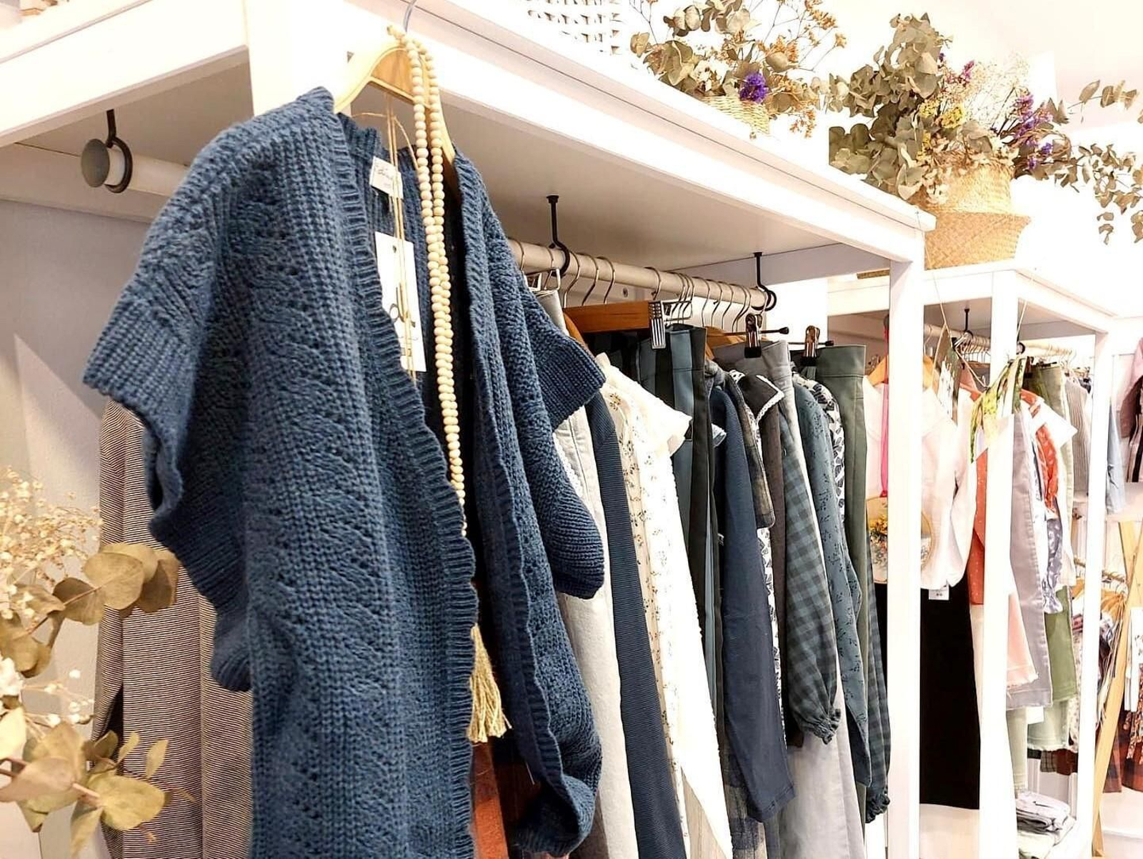 Tejidos nobles, patrones de líneas sencillas adaptados a la moda y diseños versátiles son las señas de identidad de la marca cordobesa