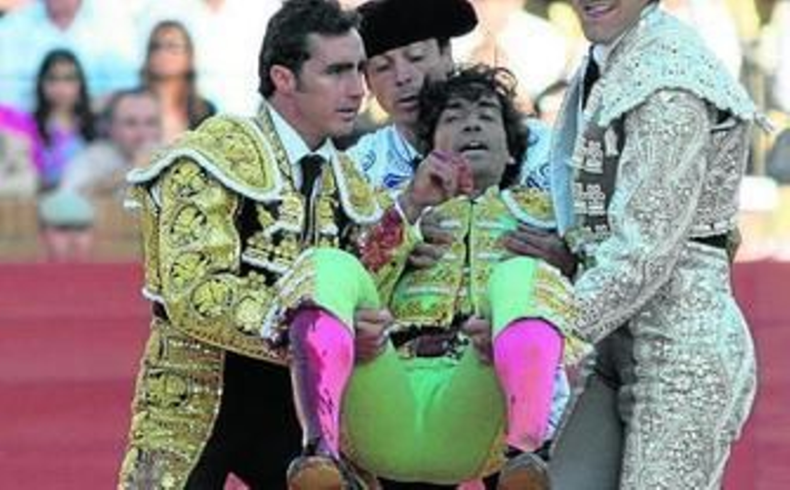 Curro Díaz, en el momento de la cornada, el pasado sábado.