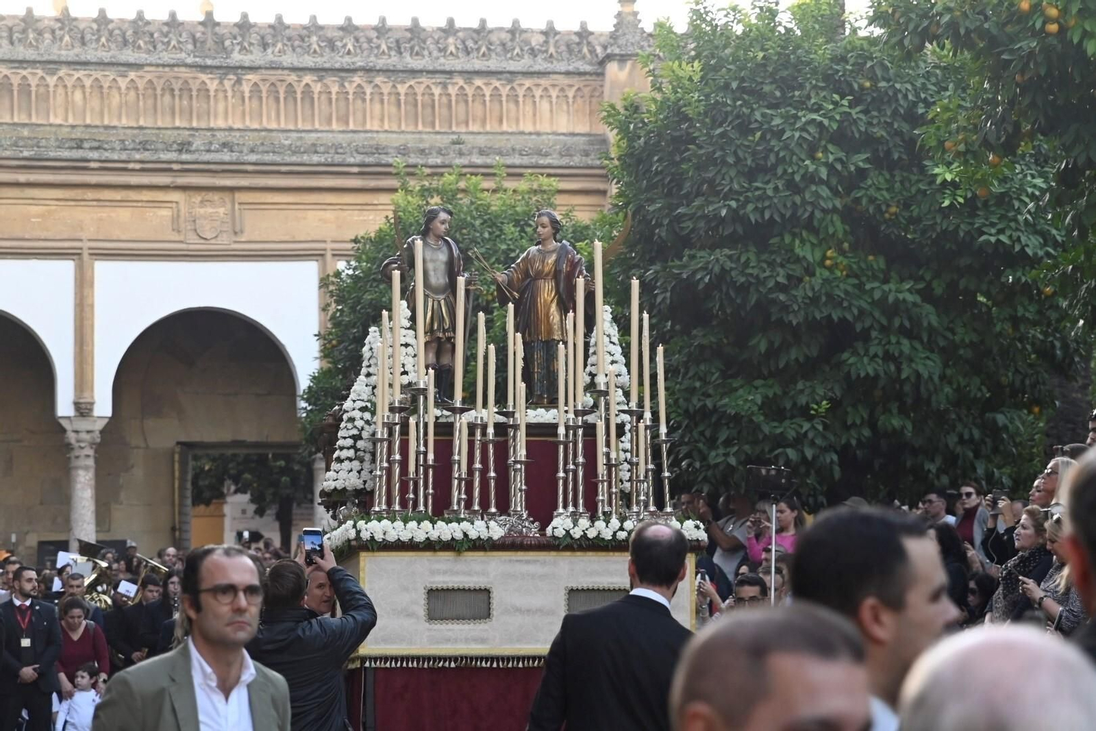 La procesión de San Acisclo y Santa Victoria en Córdoba, en imágenes