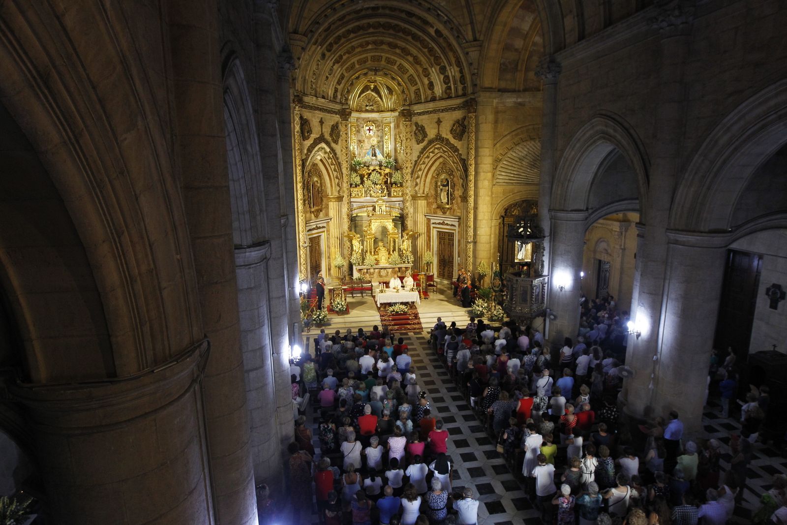 Fotogalería misas en honor a la Virgen del Mar. Feria de Almería 2019