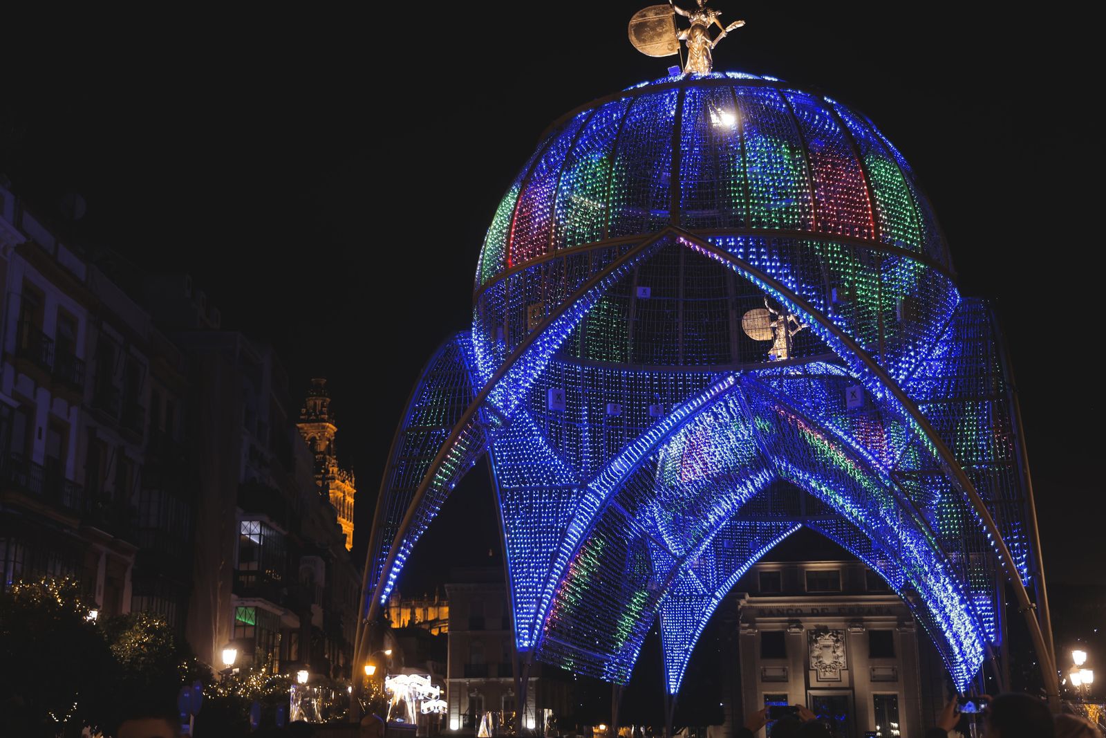 La catedral de luces de Sevilla, en imágenes