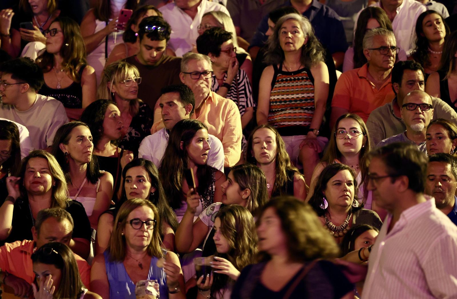 Búscate en el concierto de Hombres G