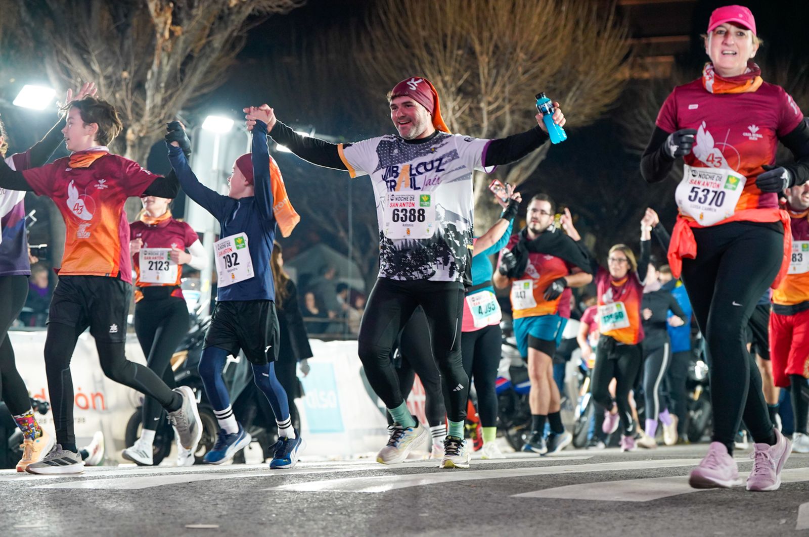 En imágenes: búscate en tu llegada a meta de la Carrera de San Antón 2026 (2)
