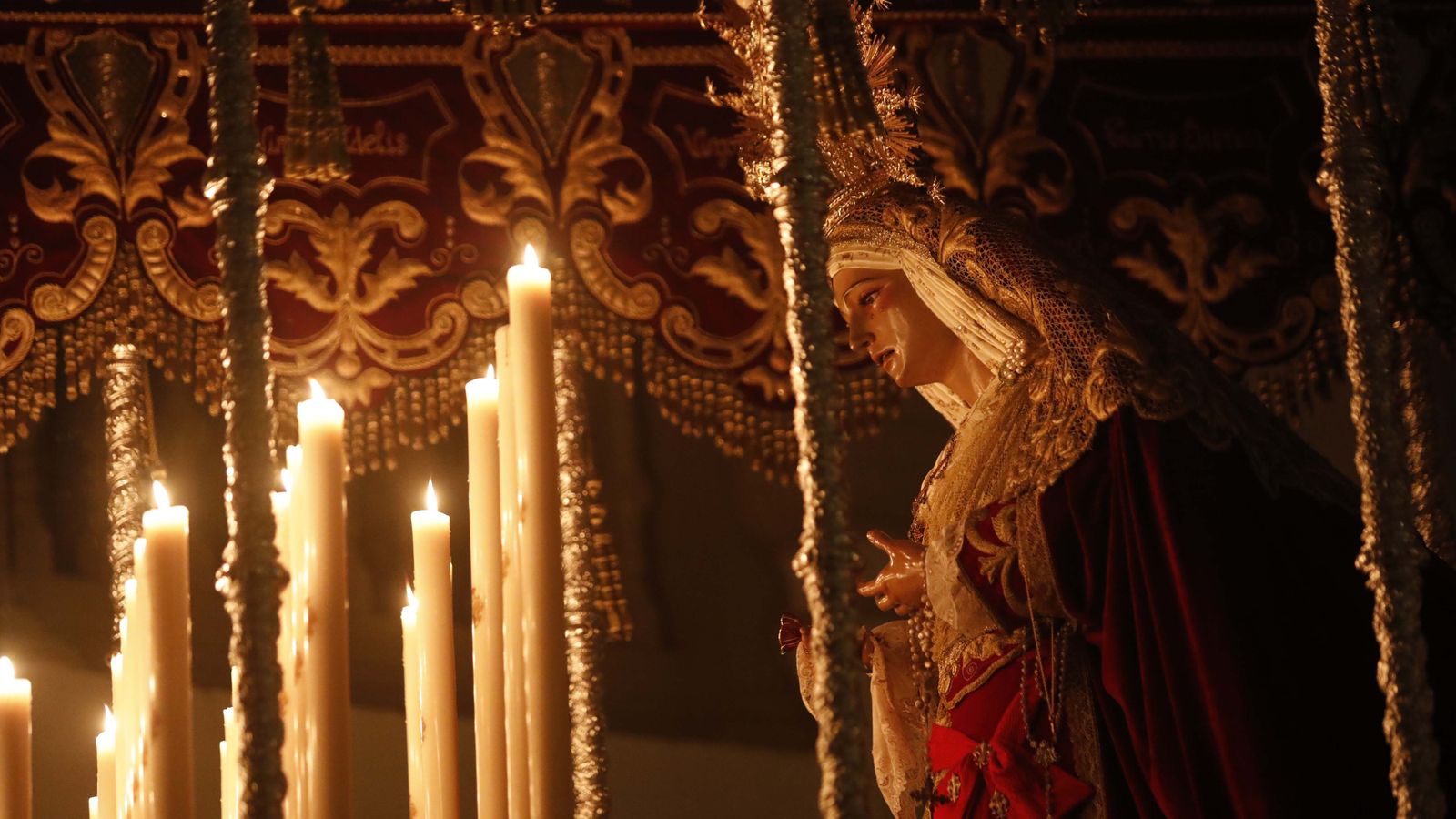 Fotos del Viernes Santo en La Línea: Cristo del Mar y Luz y Esperanza Nuestra, Soledad y Santo Entierro, Cristo del Amor y Misericordia y Amargura.