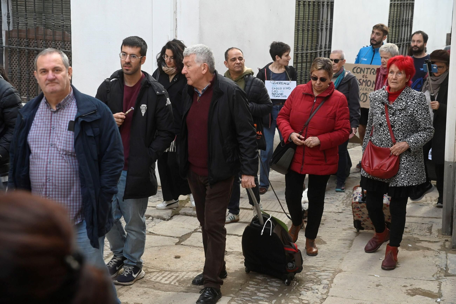 El  'free tour' reivindicativo de los vecinos del Casco Histórico de Córdoba contra el turismo masivo, en imágenes