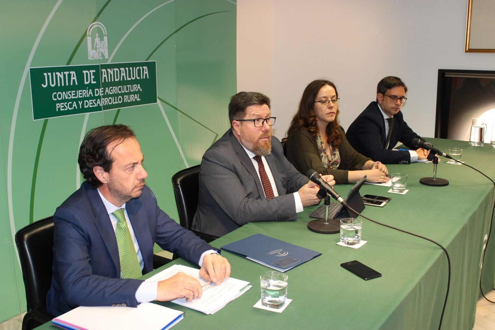 El consejero de Agricultura explicó hace diez días la detección de la 'Xylella'.