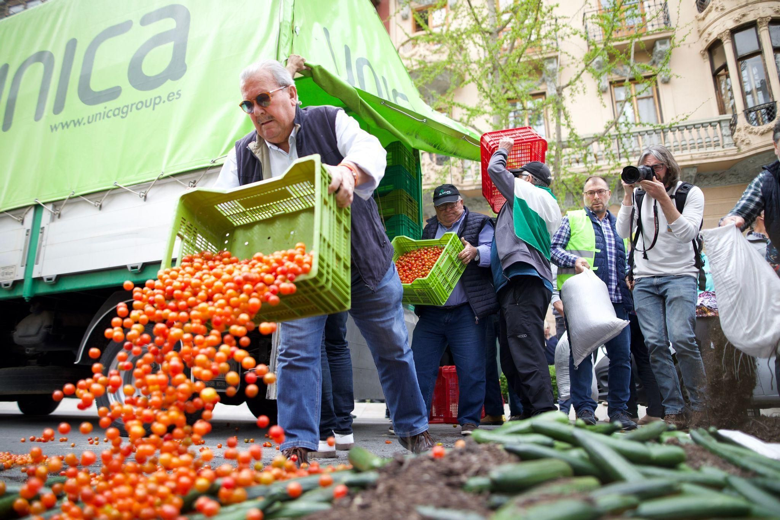 Las mejores fotos de la tractorada de Granada de este Viernes de Dolores