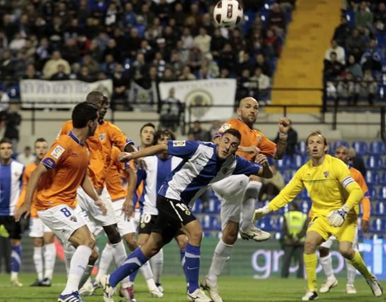 El Málaga empata 0-0 en casa del Hércules y tendrá la oportunidad de decidir la eliminatoria de dieciseisavos de la Copa del Rey en La Rosaleda. / LOF