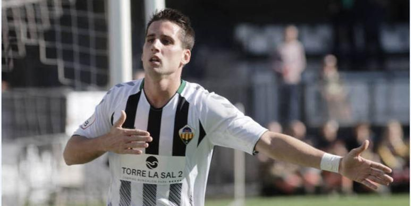 Ortuño celebra un gol con el Castellón