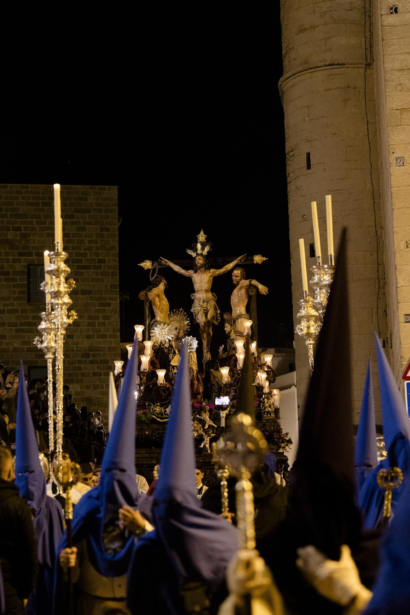 Imágenes de la salida del Perdón en la Semana Santa de Cádiz 2025