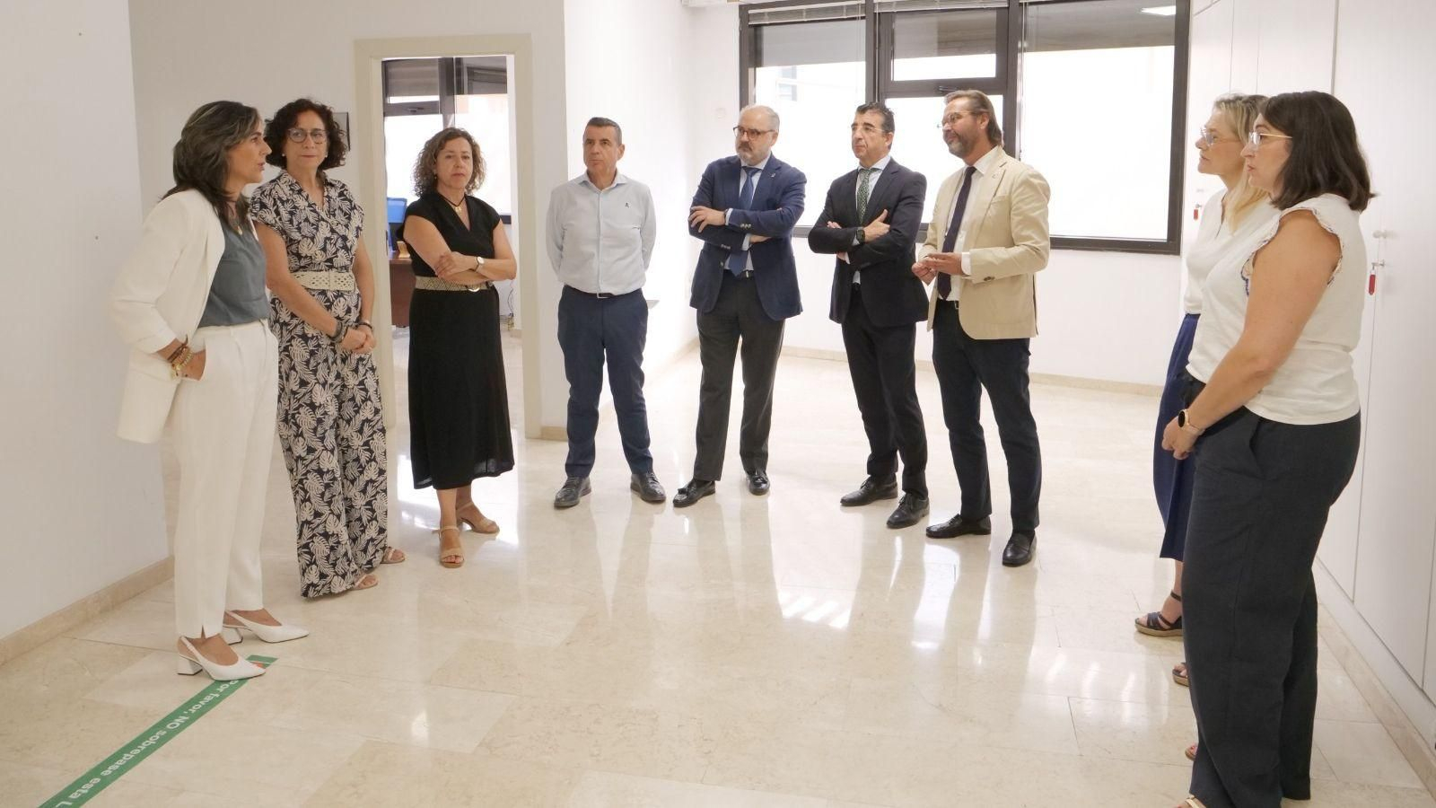 Visita a la oficina del delegado del Gobierno, Antonio Granados, el delegado territorial del área, Luis Recuerda y el juez decano, Alberto del Águila