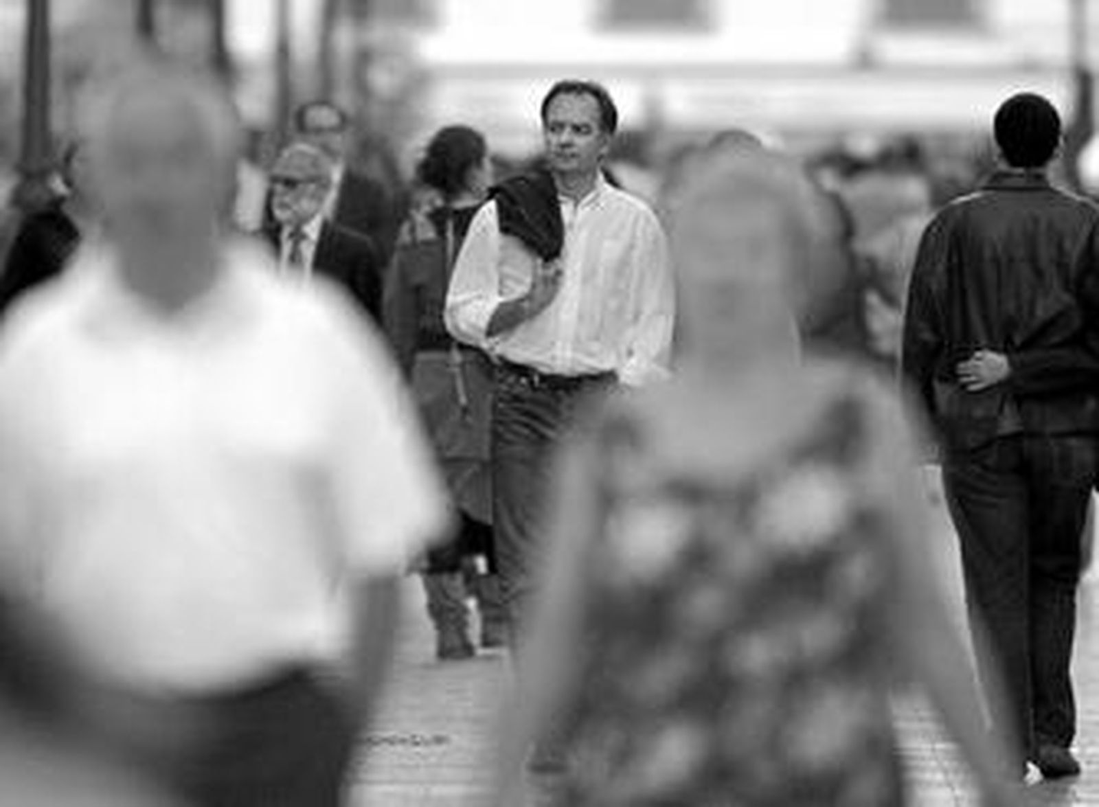 Antonio Soler, un caminante más en la Málaga que le inspira.