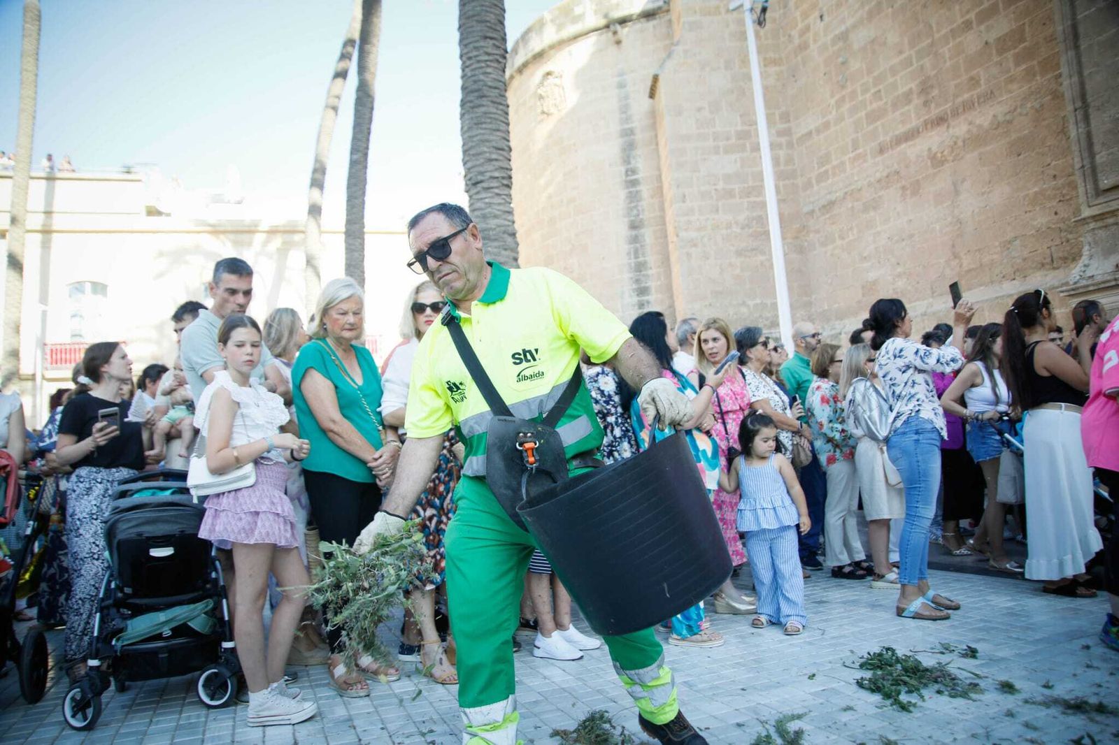 Imágenes de la procesión del Corpus Christi en Almería: así han sido la misa y la posterior marcha por la capital