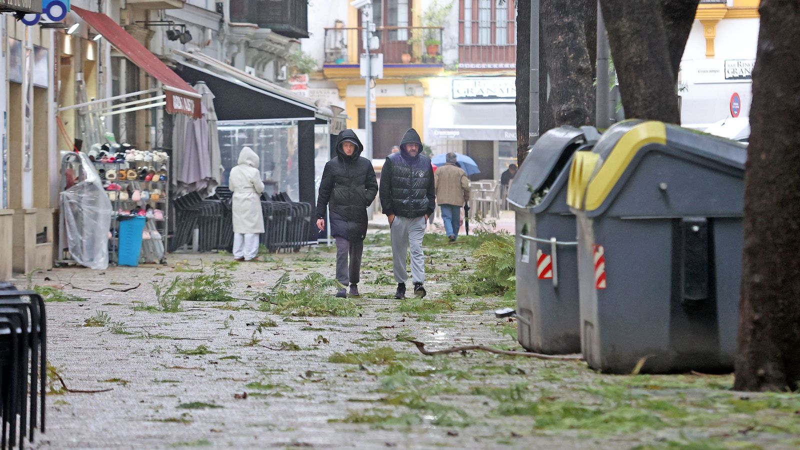 Imágenes del paso de la borrasca Kristin por el centro de Jerez
