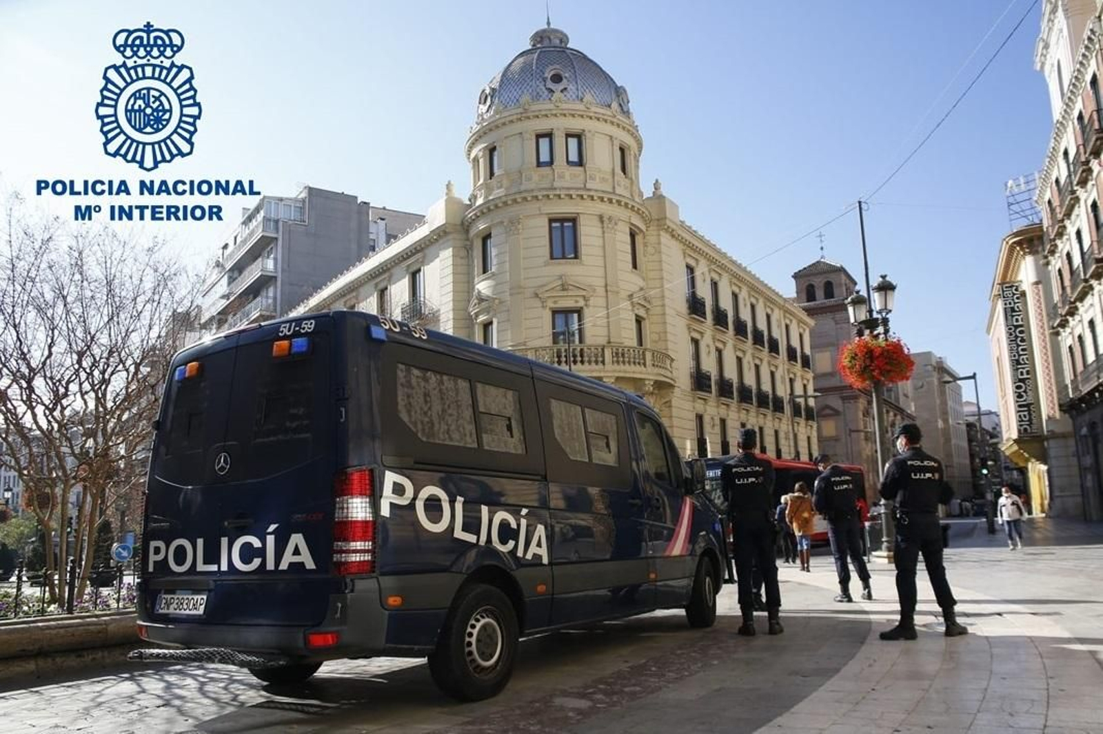 Agentes de Policía Nacional en el centro de Granada. Agentes de Policía Nacional en el centro de Granada.