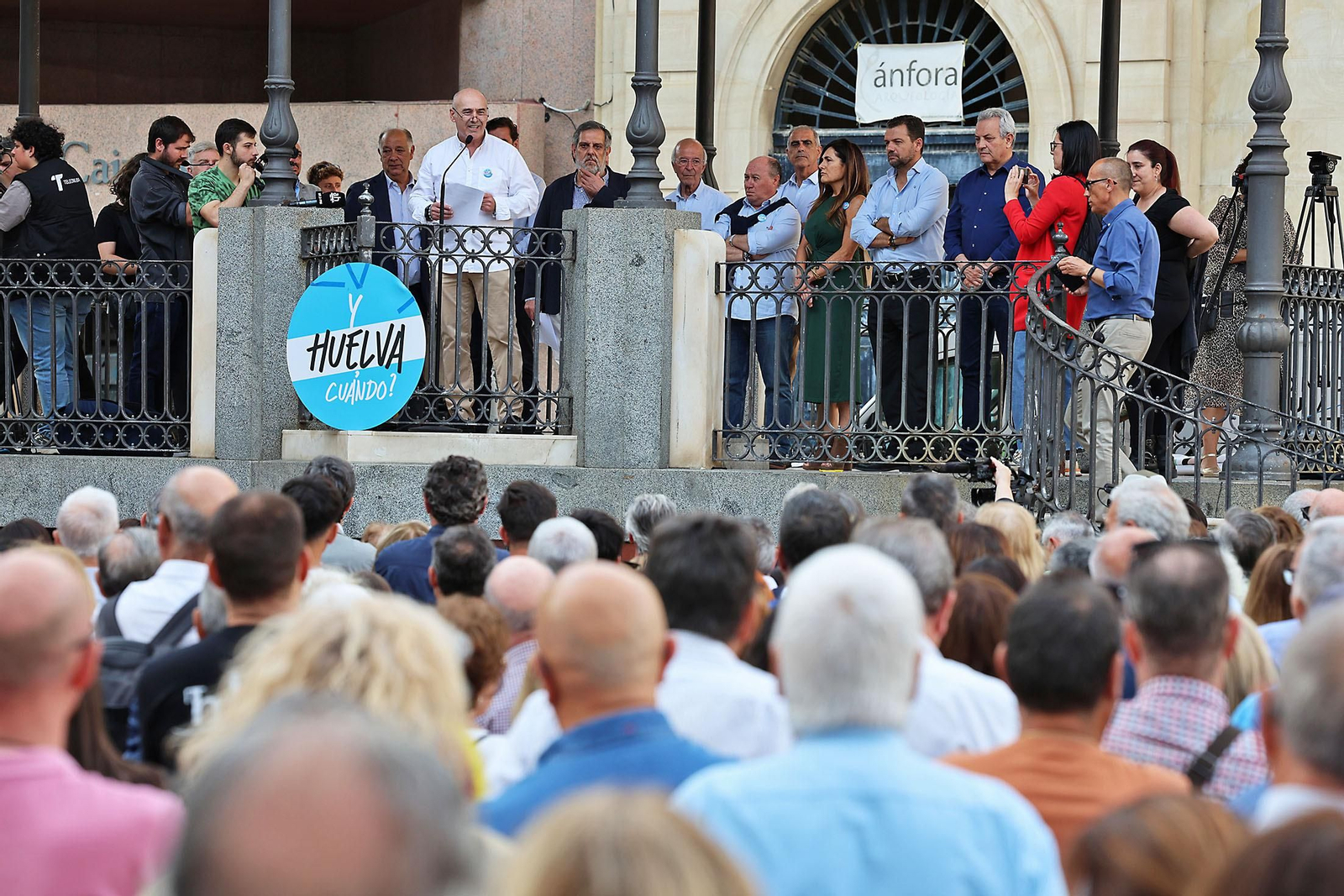 Imágenes de la concentración por las infraestructuras para Huelva