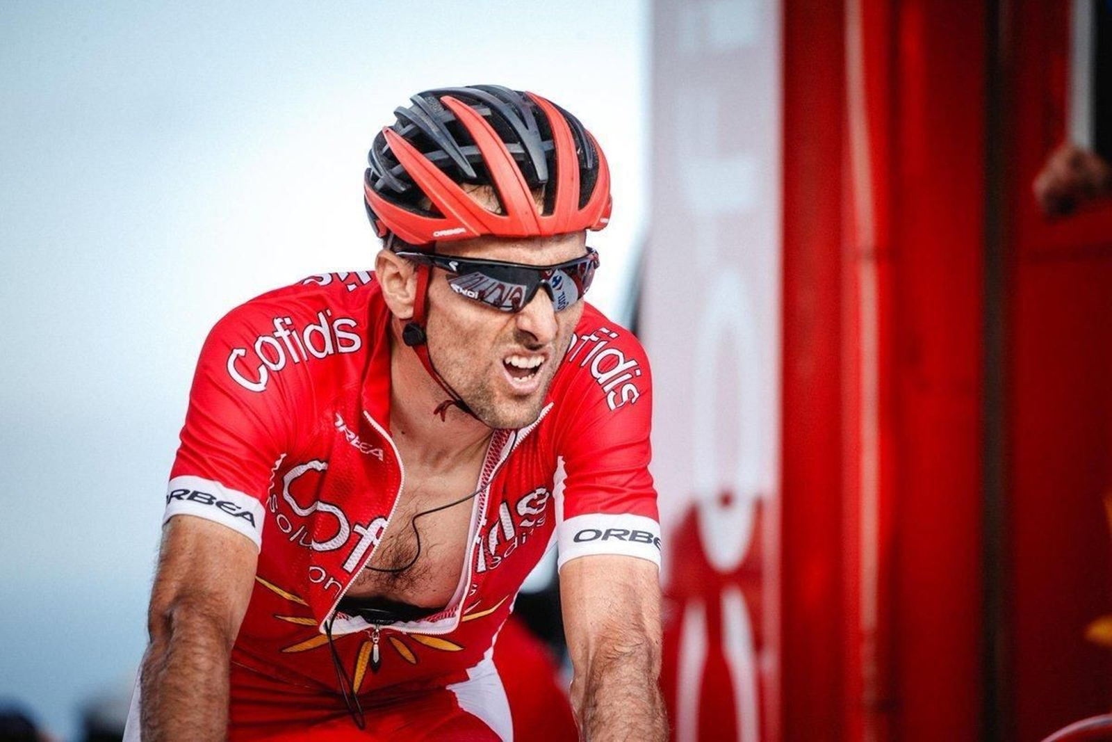 Luis Ángel Maté a su llegada a meta en la etapa de ayer.