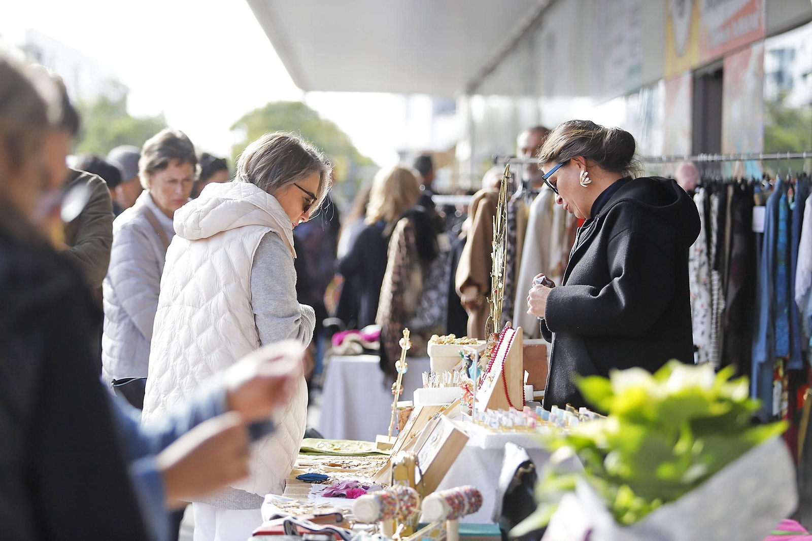 Imágenes del ambiente en el zoco del Mercado del Carmen