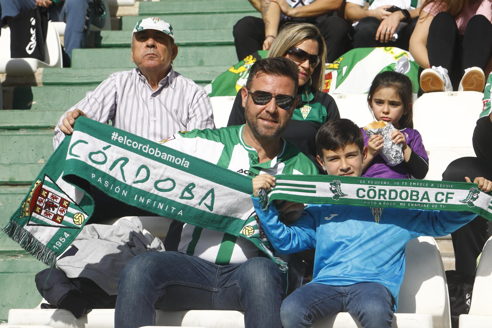 Las mejores fotos del ambiente en el Córdoba CF - Almería en El Arcángel