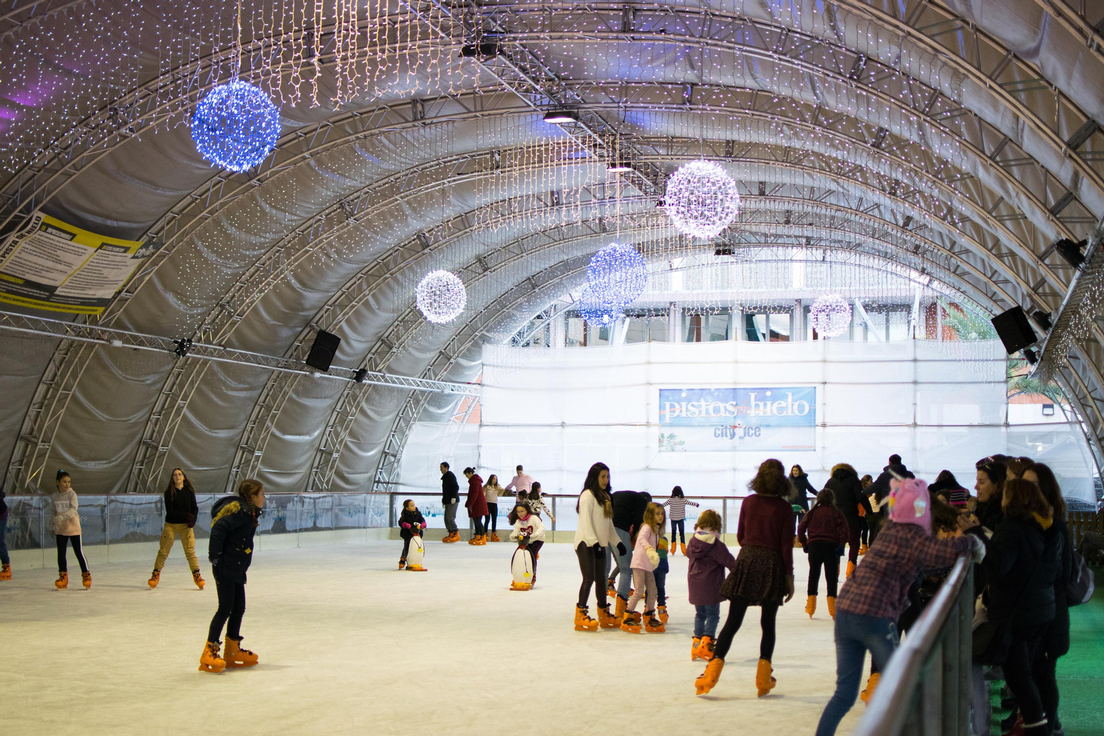 Sevilla on ice tiene dos grandes pistas de hielo