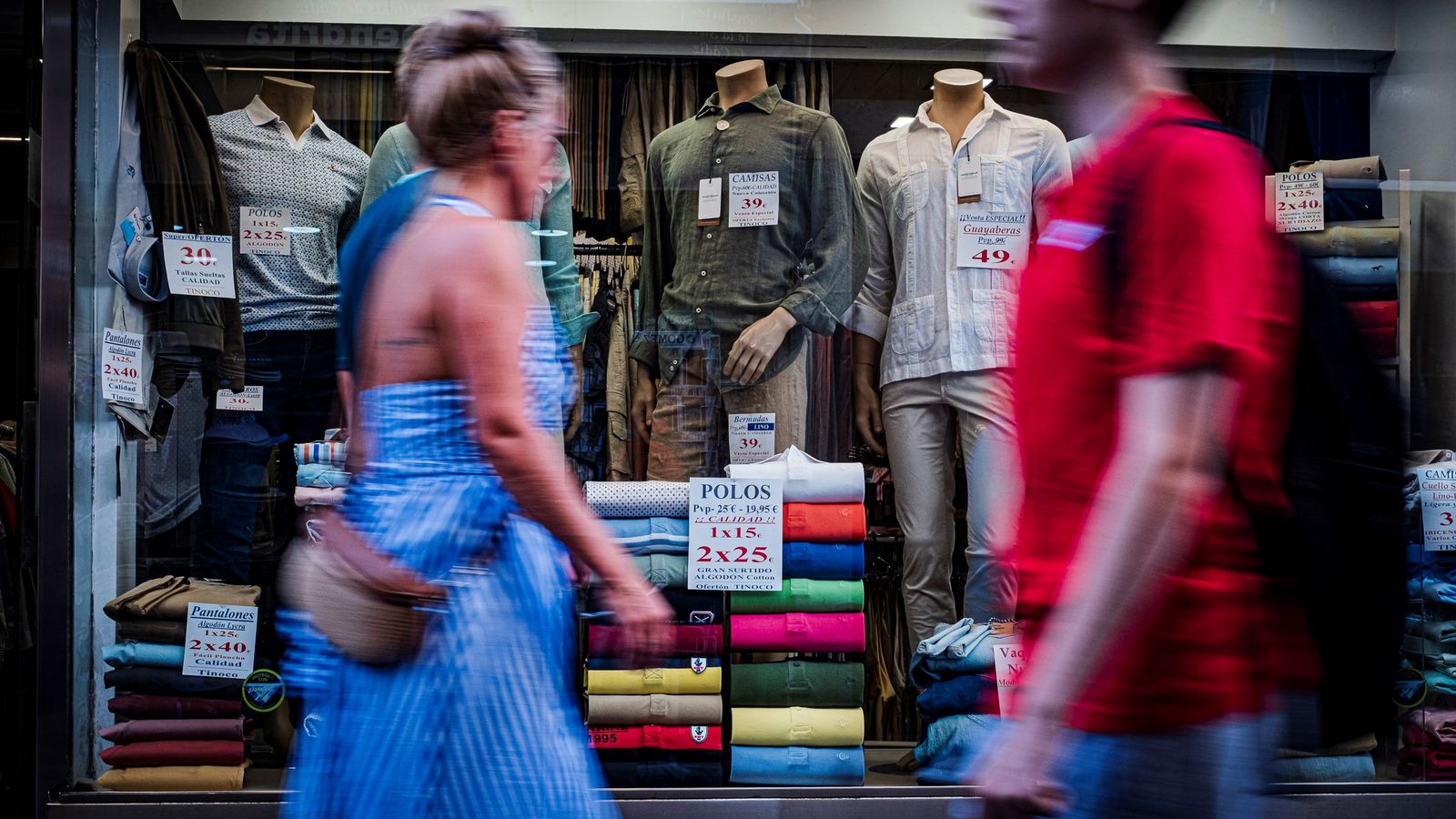 El escaparate de una tienda de moda en Cádiz capital