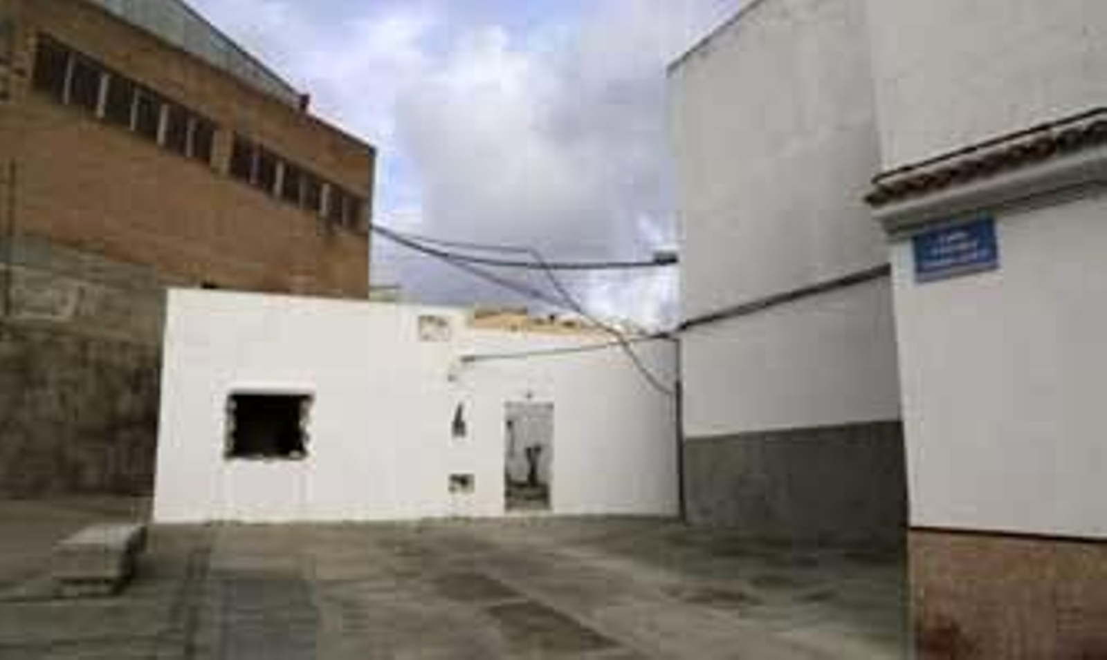 Imagen de ayer del inmueble abandonado, situado en la calle Fernán Caballero. /Manuel Aranda