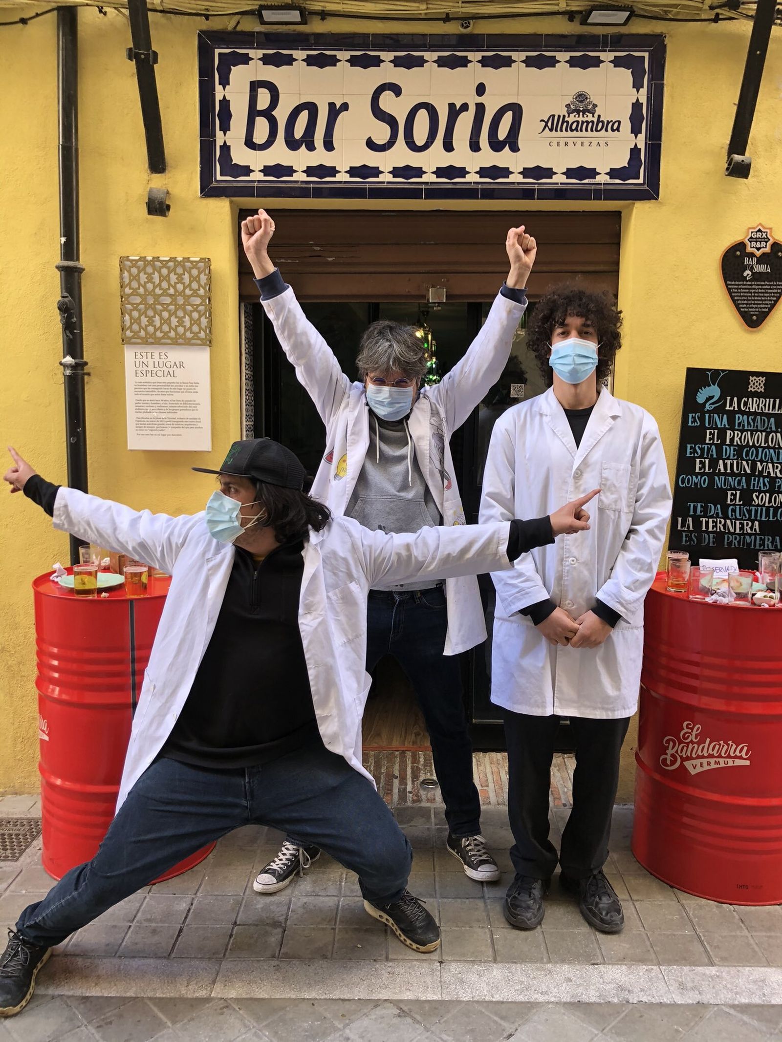 De izquierda a derecha; Mafu, Daniel y Adri (Ciencia en el Bar)