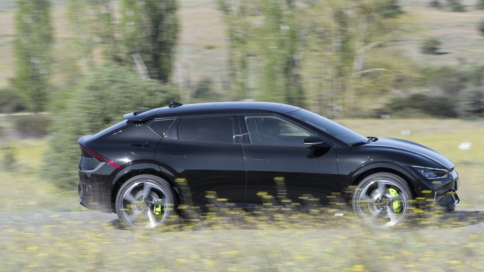 Las dimensiones del GT son ligeramente mayores que las del EV6 por el cambio de paragolpes o la incorporación de muelles más cortos.
